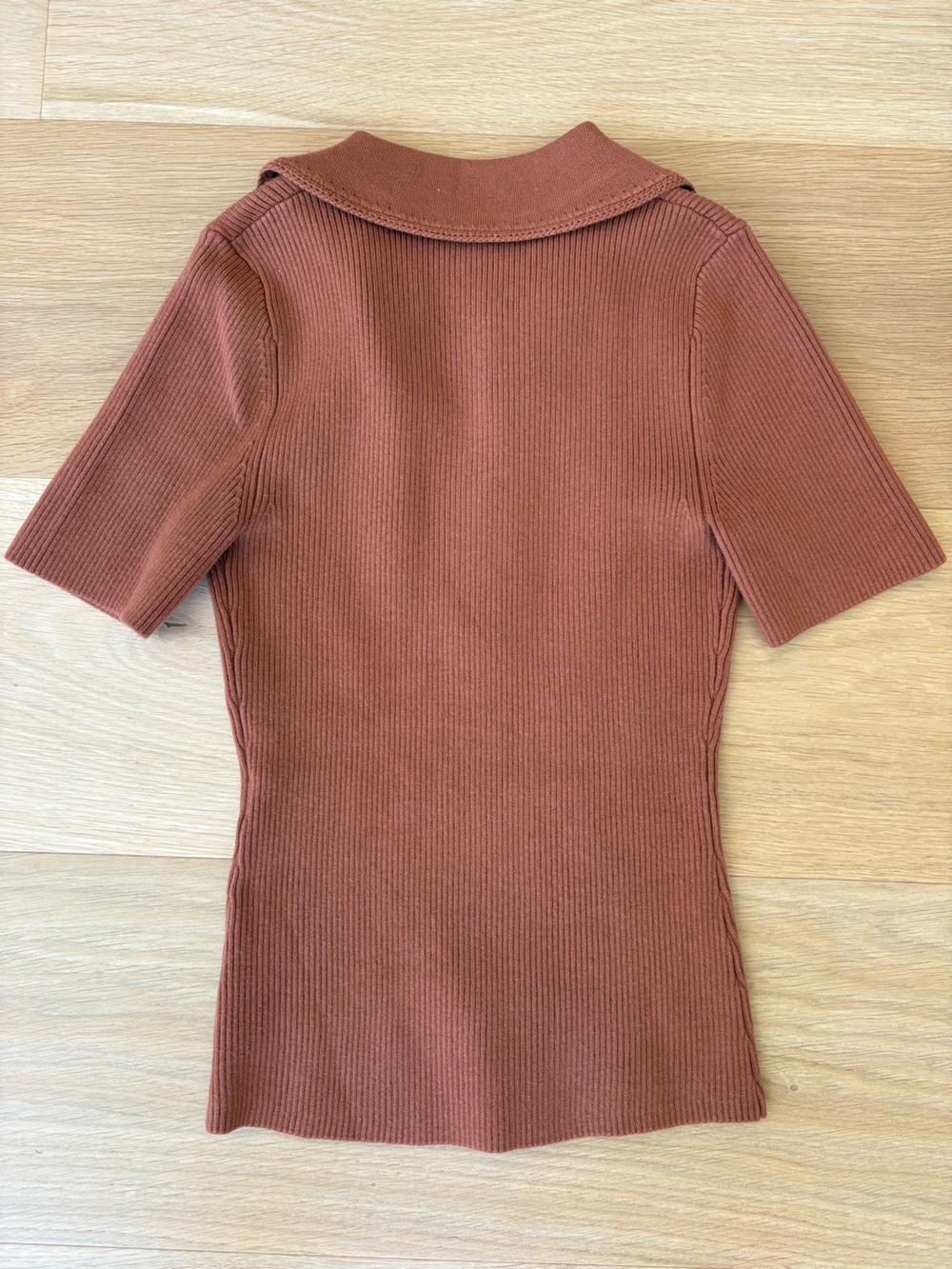 Sezane Rust Ribbed V-Neck Short Sleeve Sweater - Picture 2 of 8
